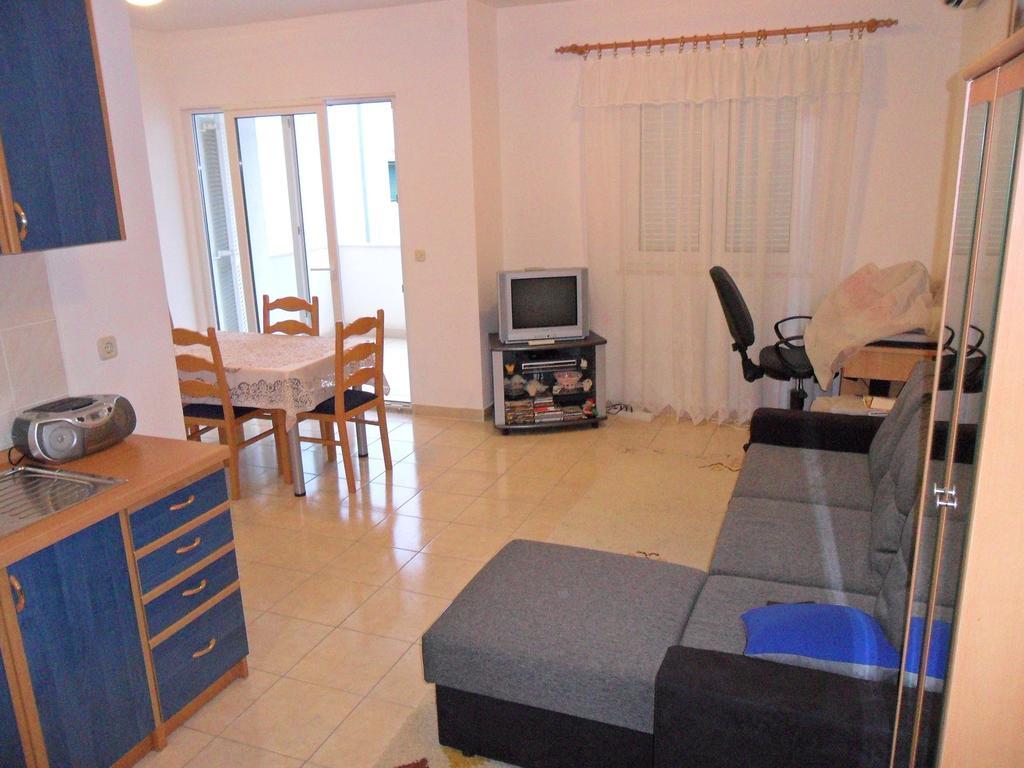 Apartment Kiko Rogoznica  Oda fotoğraf